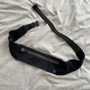 Lululemon Fast and Free Running Belt (S)